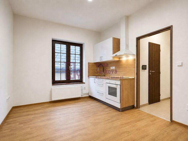 Pronájem, byt 1+kk, 20 m2, Jindřichův Hradec, náměstí Míru