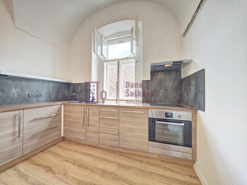 Pronájem, byt 2+1, 50 m2, Jindřichův Hradec, nám. Míru