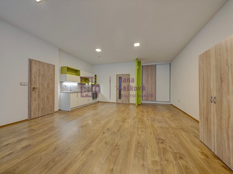 Pronájem, byt 2+kk, 62 m2, Jindřichův Hradec, ul. Panská