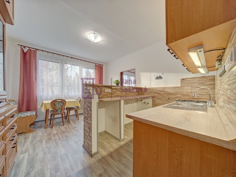 Pronájem, byt 1+1 s balkonem, 42 m2, Jindřichův Hradec, sídliště Vajgar