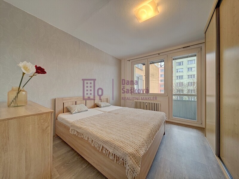 Pronájem, byt 3+1 s balkonem, 64 m2, Jindřichův Hradec, sídliště Vajgar