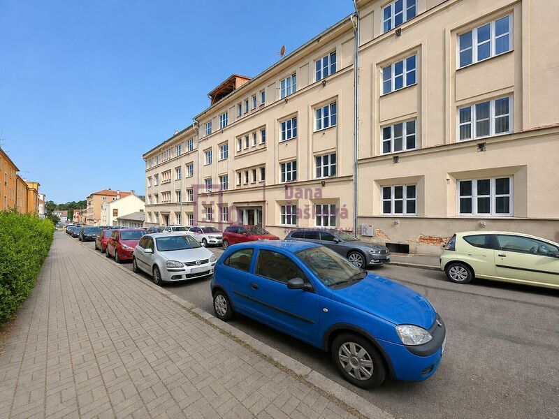 Prodej, byt 1+1 s garáží, Jindřichův Hradec, ul. Schwaigrova
