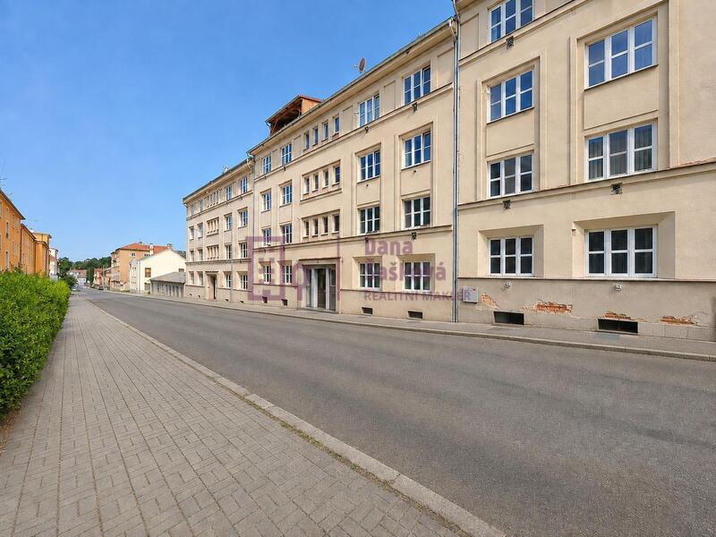 Prodej, byt 1+1 s garáží, Jindřichův Hradec, ul. Schwaigrova