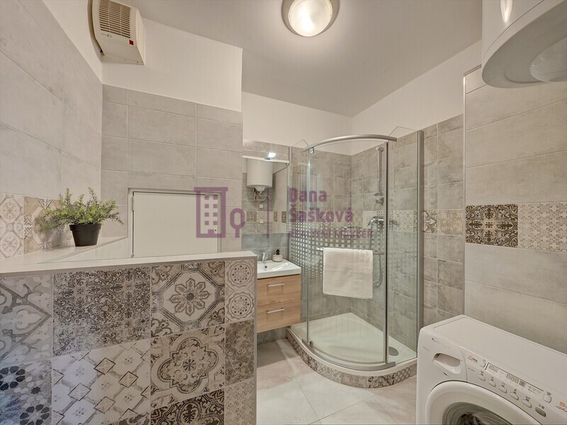 Pronájem, byt 2+kk s balkonem, Jindřichův Hradec, ulice Nušlova