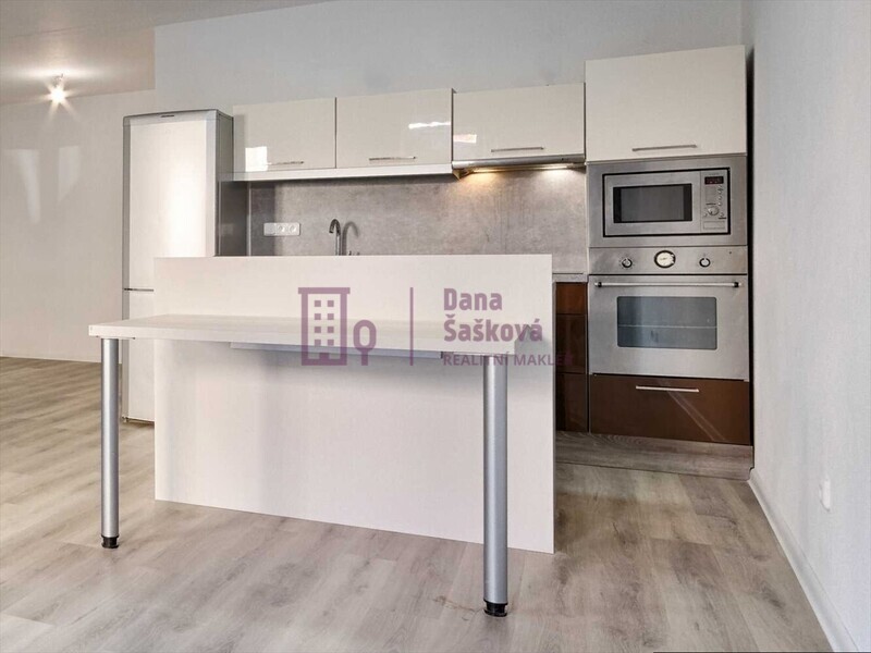 Pronájem, byt 2+kk s terasou, 58 m2, Jindřichův Hradec, náměstí Míru