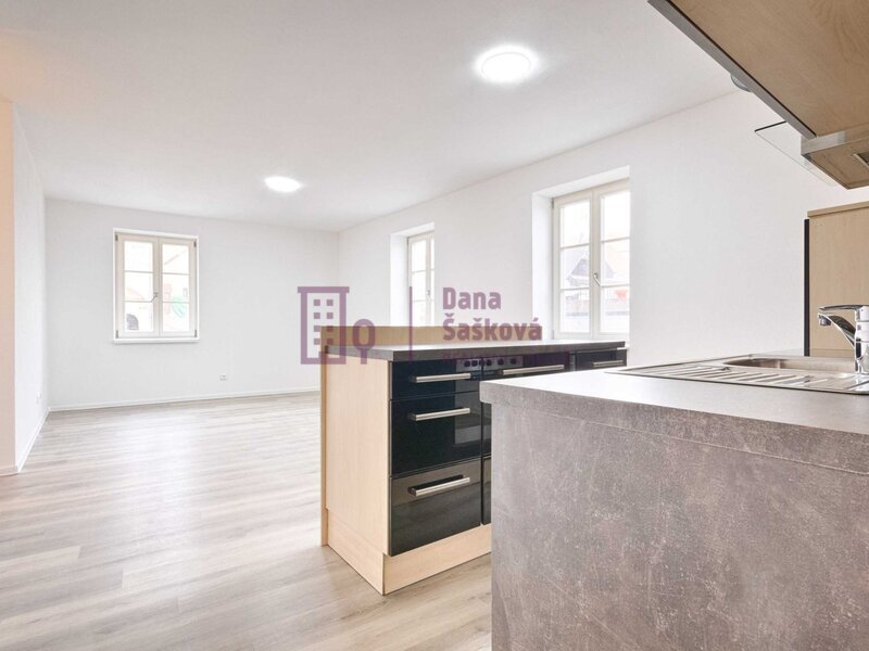 Pronájem, byt 3+kk, 57 m2, Jindřichův Hradec, náměstí Míru