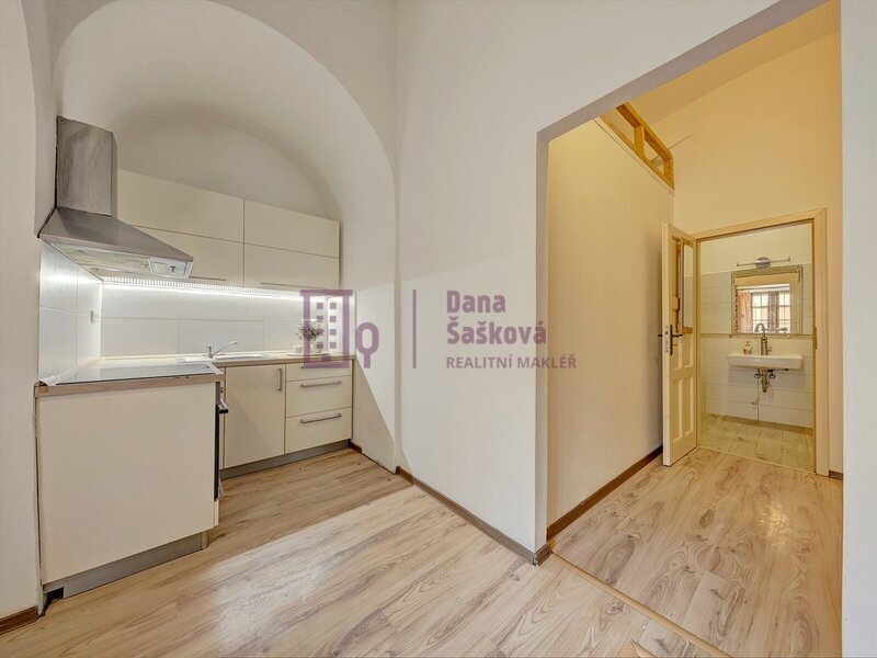 Pronájem, byt 2+1, 40 m2, Jindřichův Hradec, náměstí Míru