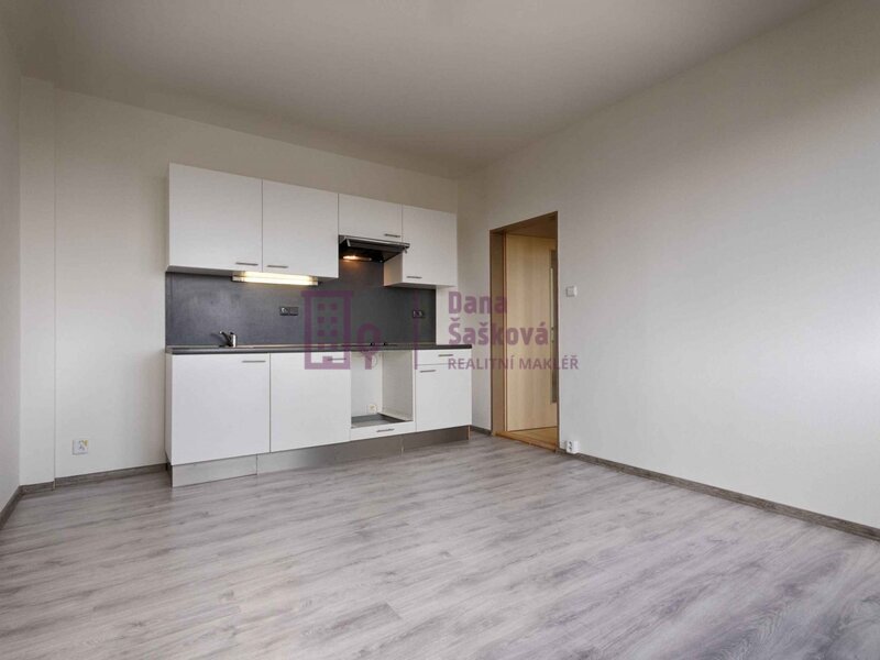 Pronájem, byt 2+kk, 31 m2, Jindřichův Hradec, sídliště Vajgar