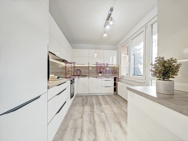 Pronájem, byt 2+1 s balkonem, 50 m², Jindřichův Hradec, sídliště U Nádraží