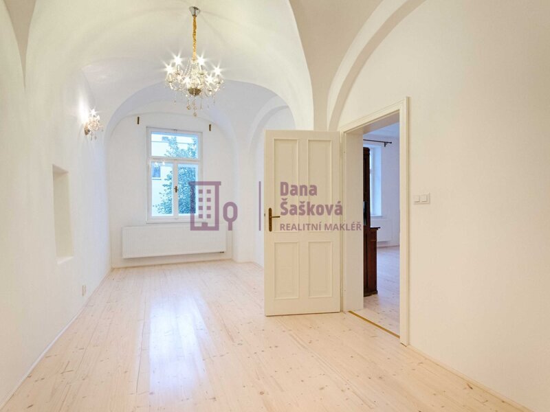 Pronájem, byt, 2+1, 71 m2, Jindřichův Hradec, nám. Míru