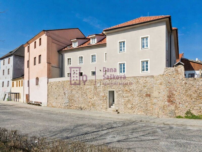 Pronájem, obchodní prostor, 18 m2, Jindřichův Hradec, náměstí Míru