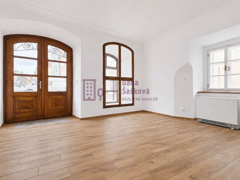 Pronájem, obchodních prostor, 50 m2, Jindřichův Hradec, nám. Míru