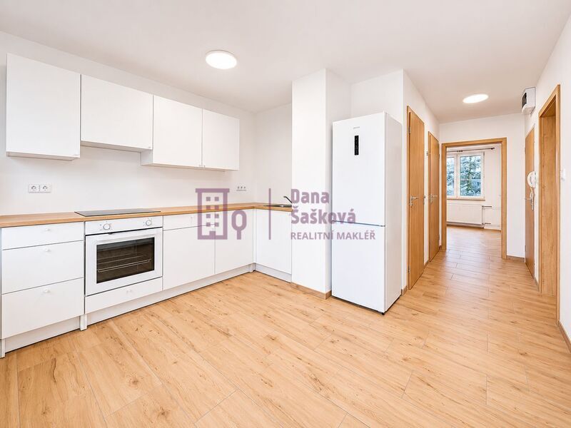 Pronájem, byt 2+1 s balkonem, 50 m2, Jindřichův Hradec, sídliště U Nádraží