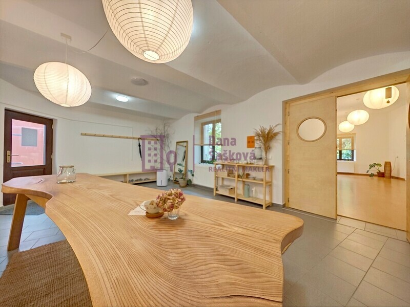 Pronájem, obchodní prostory 72 m2, Jindřichův Hradec, Masarykovo nám.
