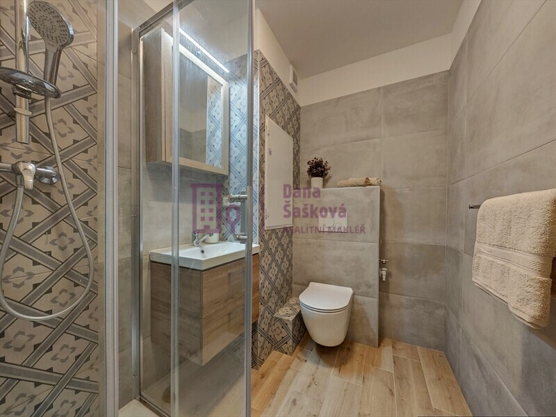 Pronájem, byt 2+1, 38 m2, Jindřichův Hradec, sídliště Vajgar