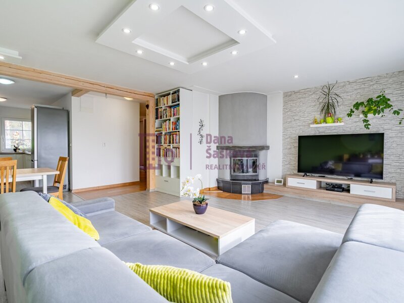 Prodej, rodinný dům s bazénem, 1170 m2, Dačice - Bílkov