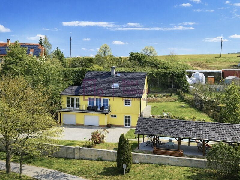 Prodej, rodinný dům s bazénem, 1170 m2, Dačice - Bílkov