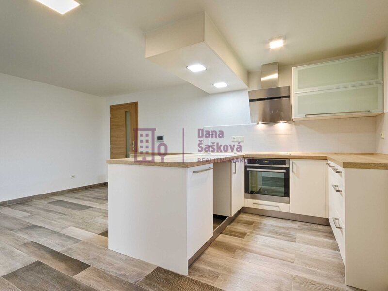 Pronájem, byt 2+kk, 50 m2, Jindřichův Hradec, sídliště Vajgar