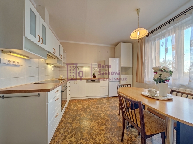 Pronájem, byt 4+1 s balkonem, 87 m2, Jindřichův Hradec, ul. Kosmonautů