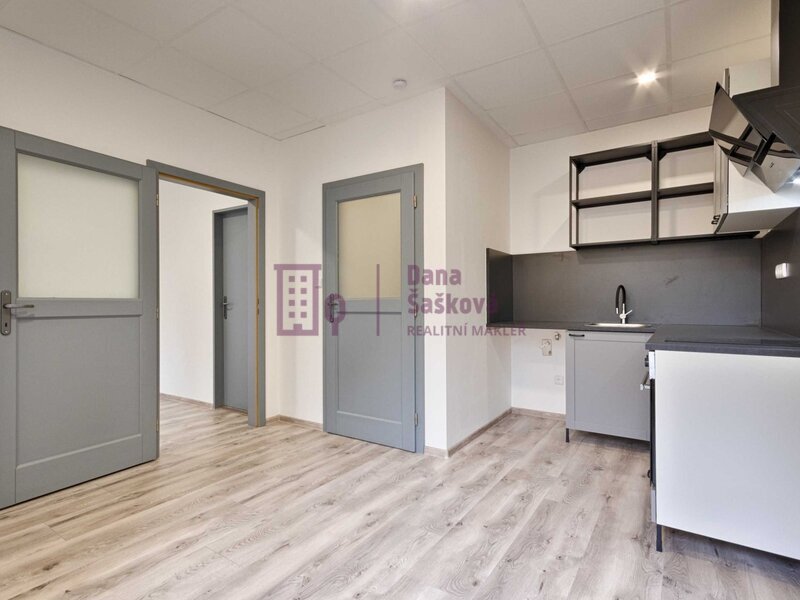 Pronájem, byt 2+kk, 34 m2, Jindřichův Hradec, ul. Miřiovského