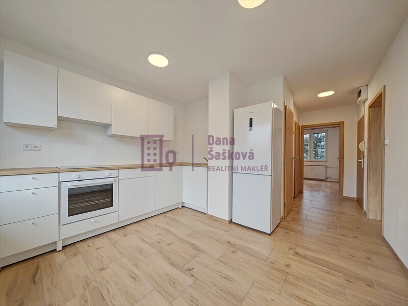 Pronájem, byt 2+1 s balkonem, 50 m2, Jindřichův Hradec, sídliště U Nádraží