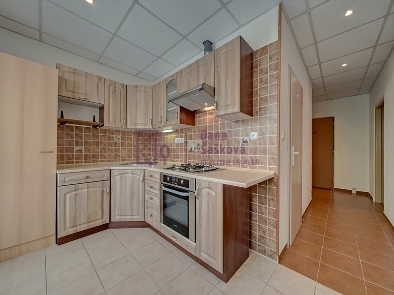 Pronájem, byt 2+1 s balkonem, 59 m2, Jindřichův Hradec, sídliště Vajgar