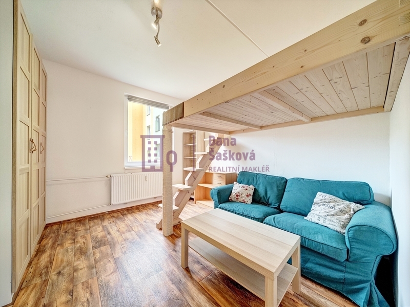 Pronájem, byt 3+1 s lodžií a halou, 82 m2, Jindřichův Hradec, ul. Kosmonautů