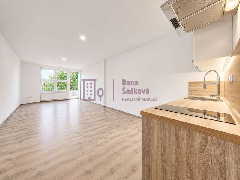 Pronájem, byt 2+kk s terasou, 65 m2, Jindřichův Hradec, Nádražní