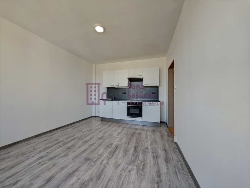 Pronájem, byt 2+kk, 31 m2, Jindřichův Hradec, sídliště Vajgar